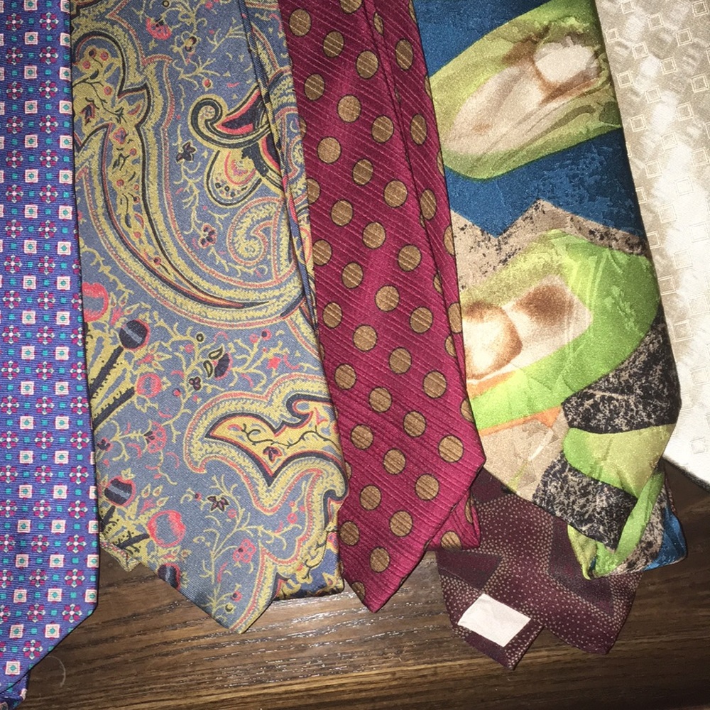 Box of 10 Silk ties, that’s $2 per tie - Picture 4 of 6